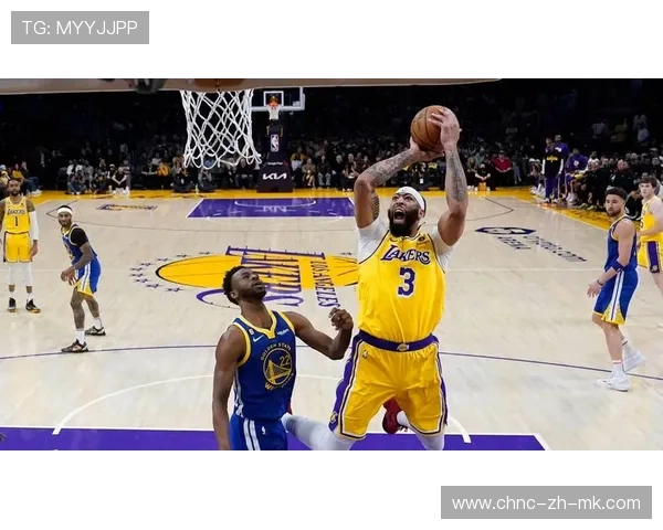 戴维斯伤病缠身，豪门争相出手，体能成为关键战场