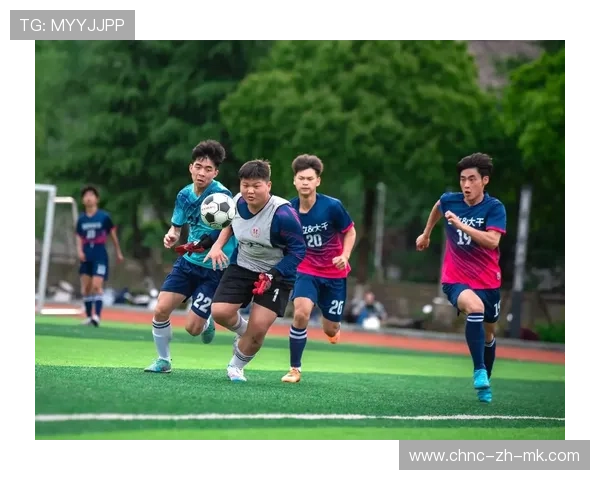 越来越多的校园足球比赛进入高校校园生活，校园足球现状